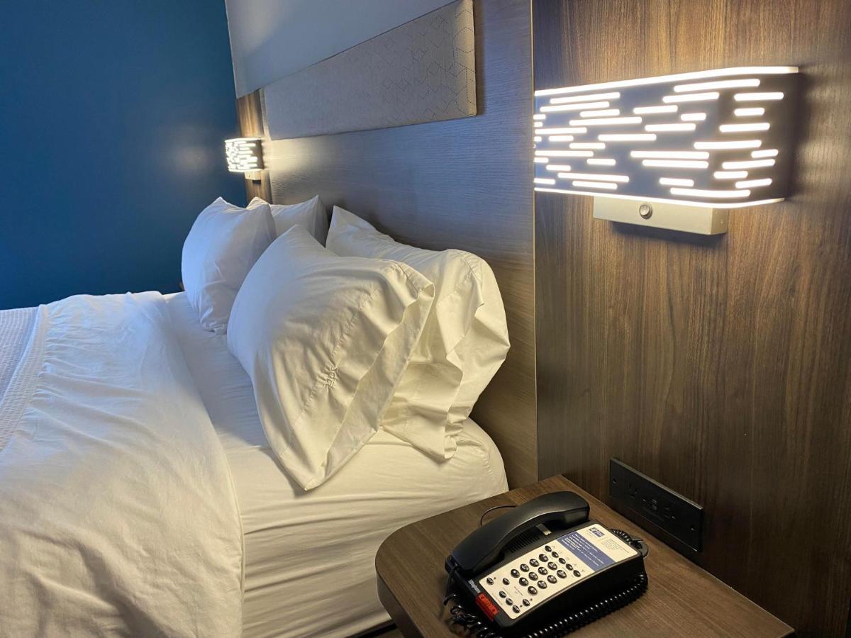 Holiday Inn Express Plymouth By Ihg מראה חיצוני תמונה